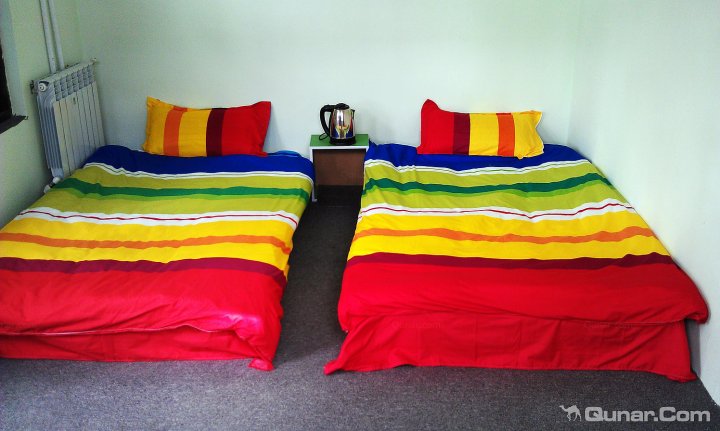 拉萨警校高级专科学校的校园服装|拉萨老人服