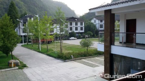 巴中光雾山映山红宾馆