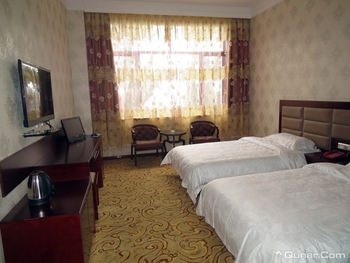 鄂尔多斯乌审旗天园商务大酒店 鄂尔多斯乌审旗四马路人民银行西侧