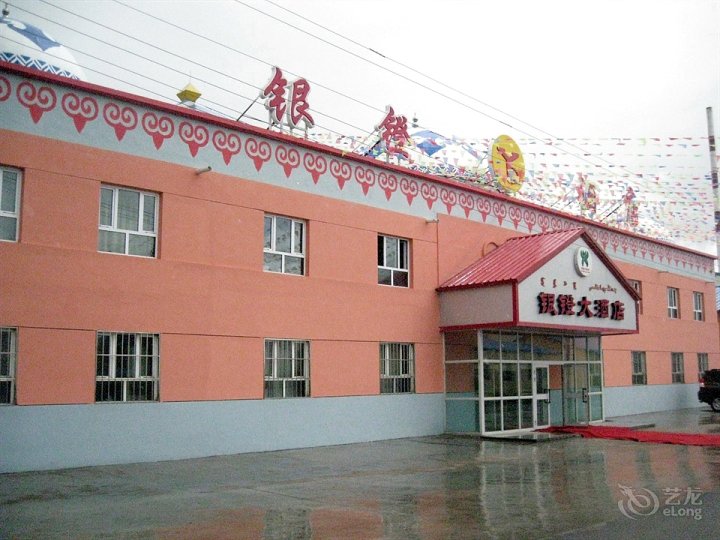 新疆维吾尔自治区巴音郭楞蒙古自治州和静县217国道附近