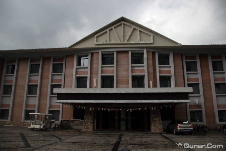 巫溪县 >> 酒店   地址(位置,怎么去,怎么走):  重庆巫溪文峰镇红池坝
