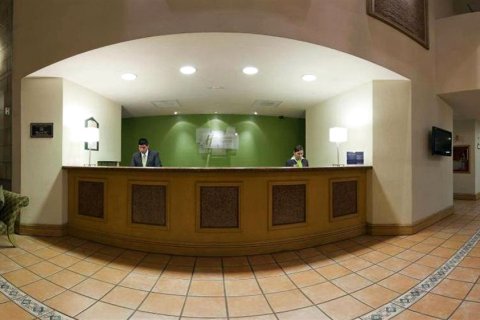 西劳巴希奥机场智选假日酒店(Holiday Inn Expr