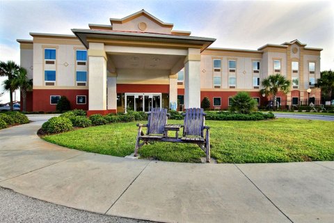 [萨姆特县,Florida][怀尔德伍德舒眠套房酒店(S