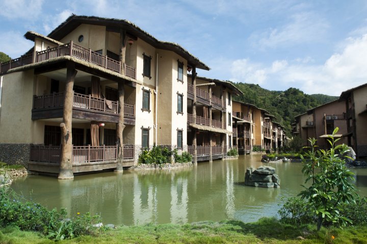 和平南湖东岸温泉别墅酒店