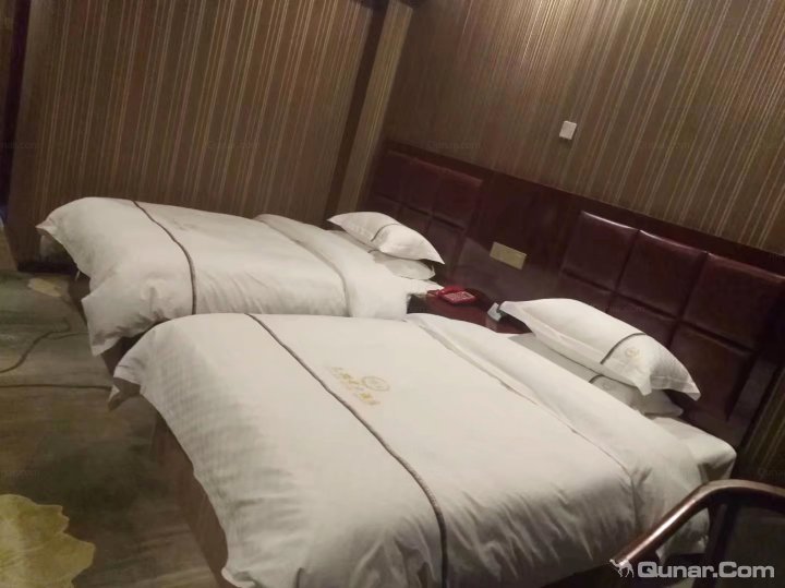 新疆伊犁巩留县三颗星大酒店