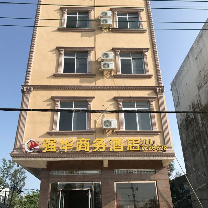 东兴强华商务酒店